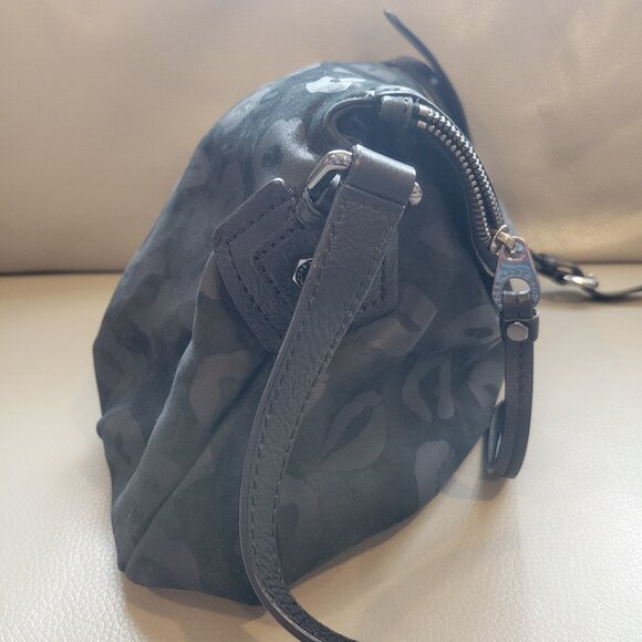 MARC BY MARC JACOBS Classic Q NATASHA Black Lip Print Crossbody Bag - Picture 2 of 5